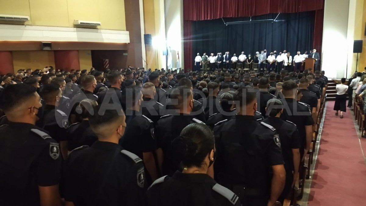 El Ministerio de Seguridad entregó este miércoles los diplomas a los 333 nuevos agentes policiales egresados del Instituto de Seguridad Pública con sede en Recreo.