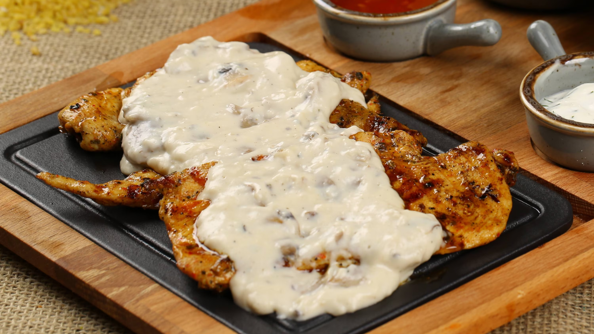 La receta fácil para hacer pollo al roquefort en 4 simples pasos