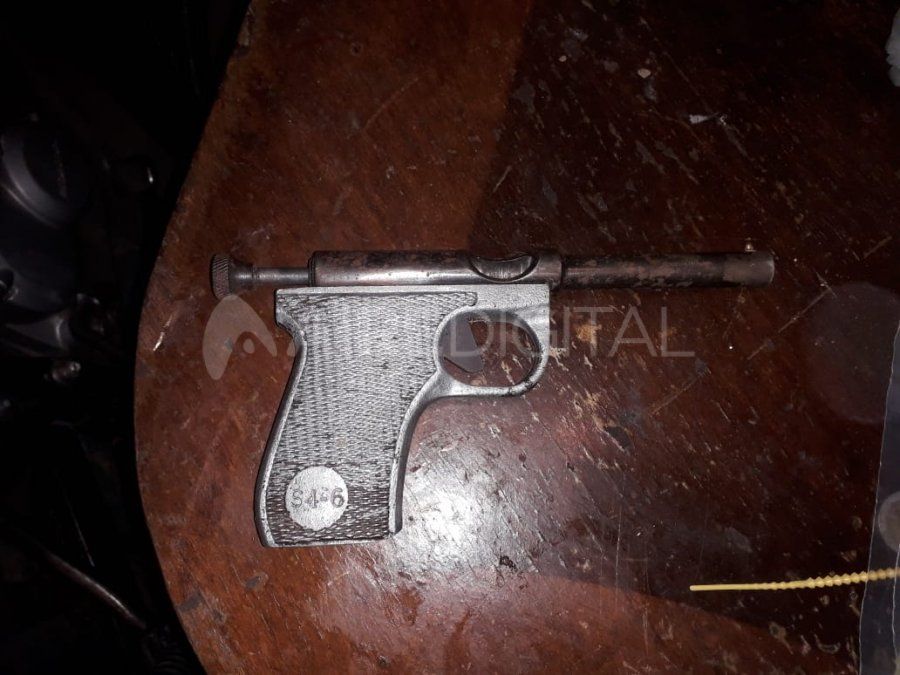 El arma de fuego secuestrada en uno de los allanamientos