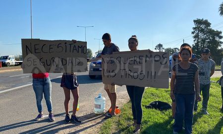 La protesta, que se inició pasadas las 15, afectó la circulación mano a Córdoba, mientras que la que va a Santo Tomé no se vio afectada. La protesta, que se inició pasadas las 15, afectó la circulación mano a Córdoba, mientras que la que va a Santo Tomé no se vio afectada.