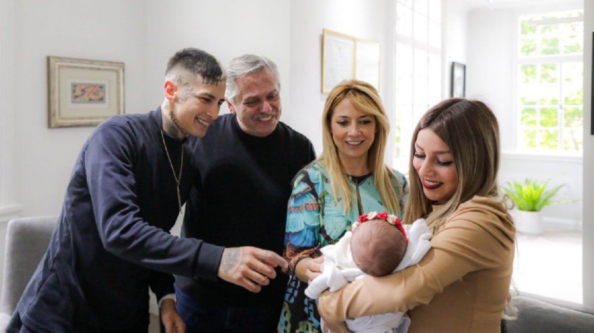 El joven de 21 años se reunió el día de ayer junto a su familia con el Presidente y la primera dama.