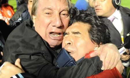Carlos Bilardo aún no sabe que Diego Maradona falleció y el hermano del exDT cuenta cómo hacen para evitar que se entere. Carlos Bilardo aún no sabe que Diego Maradona falleció y el hermano del exDT cuenta cómo hacen para evitar que se entere.