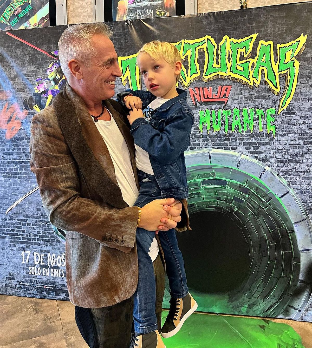 Marley llevó de paseo a Mirko. Marley llevó de paseo a Mirko.