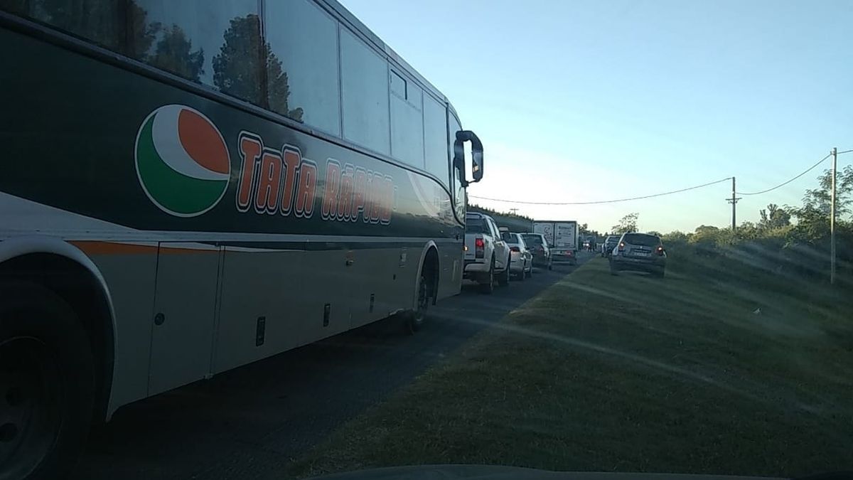 El transito estuvo interrumpido por el accidente.