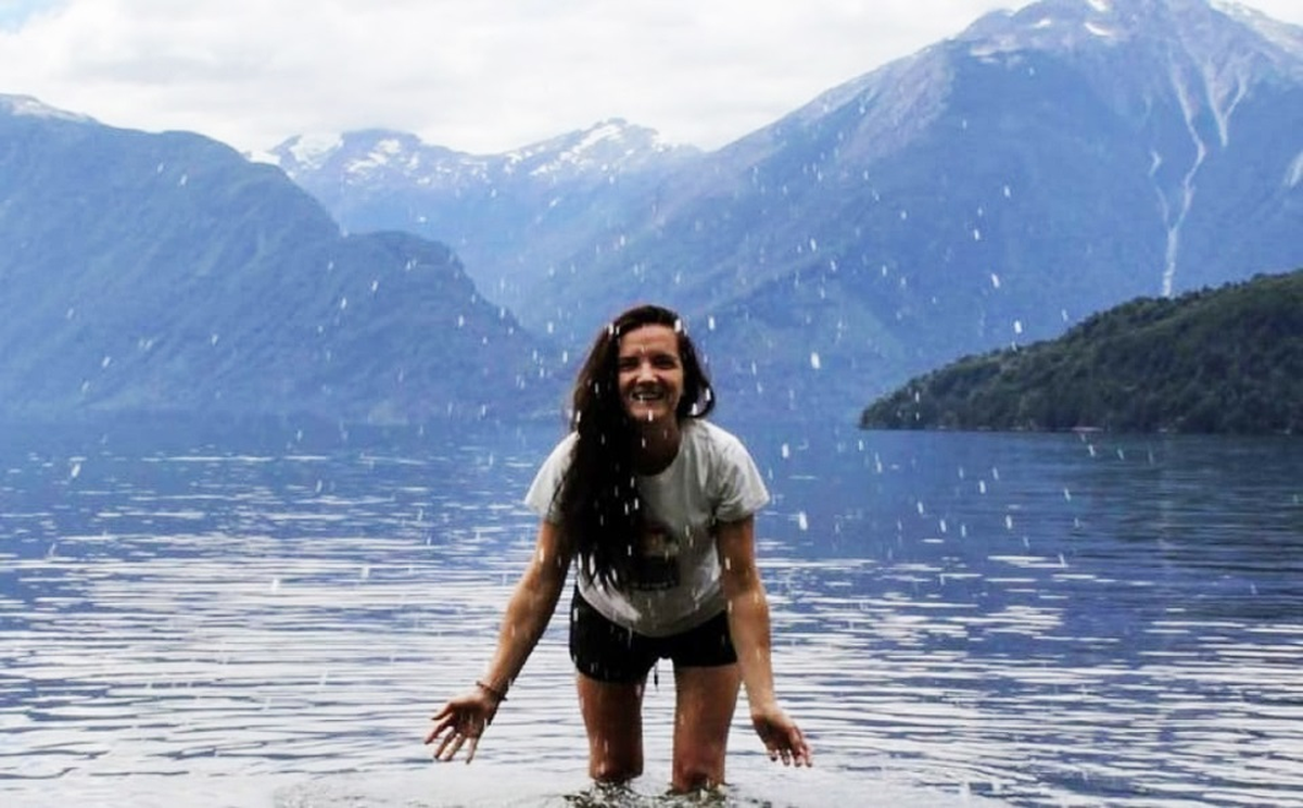 La turista belga de 30 años, identificada como Maggie Kamila Kiraga, se encontraba de vacaciones junto a su novio en Bariloche.