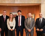El gobernador Maximiliano Pullaro, acompañado por el ministro de Desarrollo Productivo de Santa Fe, Gustavo Puccini, presentó al canciller de la República Argentina, Pablo Quirno, un documento para sustentar ante la Unión Europea la revisión del estatus del biodiésel.