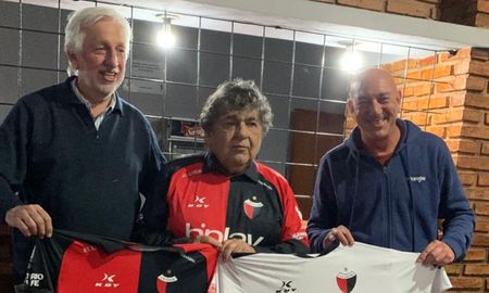 José Alonso junto a Cacho Deicas y Matías Vidoz, en la previa del cumpleaños de Colón. José Alonso junto a Cacho Deicas y Matías Vidoz, en la previa del cumpleaños de Colón.