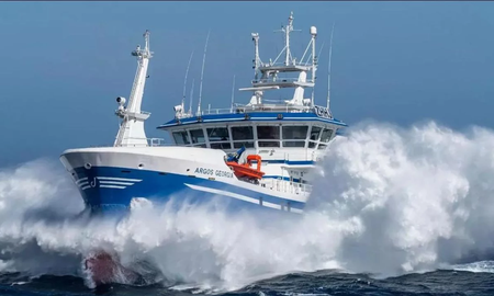 se hundio un barco pesquero cerca de las islas malvinas: nueve muertos, cuatro desaparecidos y 14 rescatados