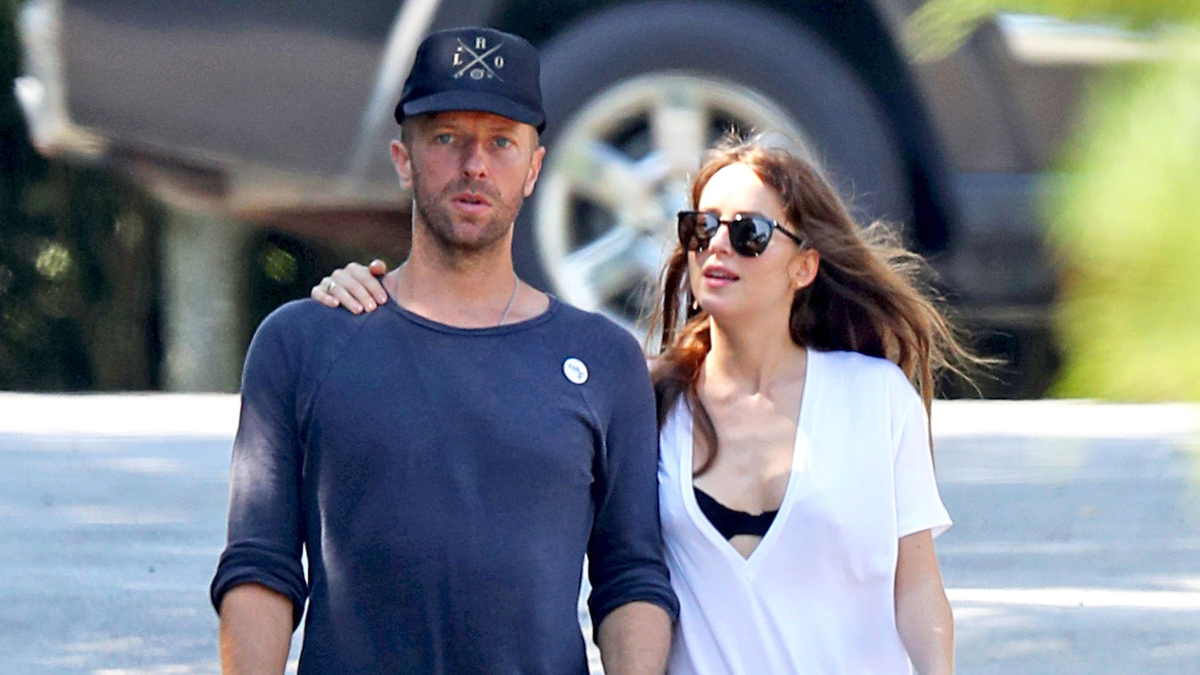 Chris Martin declara su amor a Dakota Johnson en pleno concierto