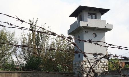 tres anos de carcel para un hombre en serbia por violar la cuarentena tres anos de carcel para un hombre en serbia por violar la cuarentena