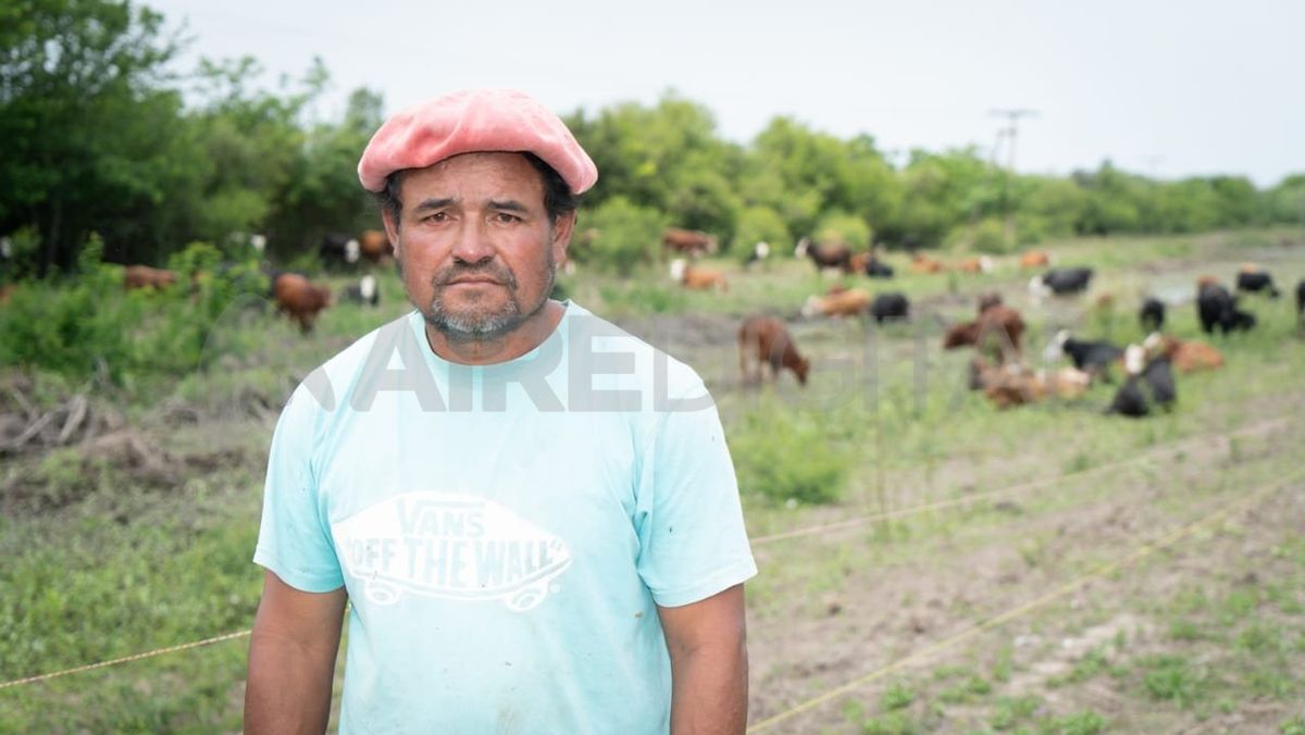 Gustavo Villarroel, pequeño productor afectado por la crecida del río. Gustavo Villarroel, pequeño productor afectado por la crecida del río.