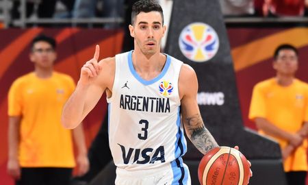 Luca Vildoza firmó con Milwaukee Bucks y volvió a la NBA luego de su frustrado paso por New York Knicks.