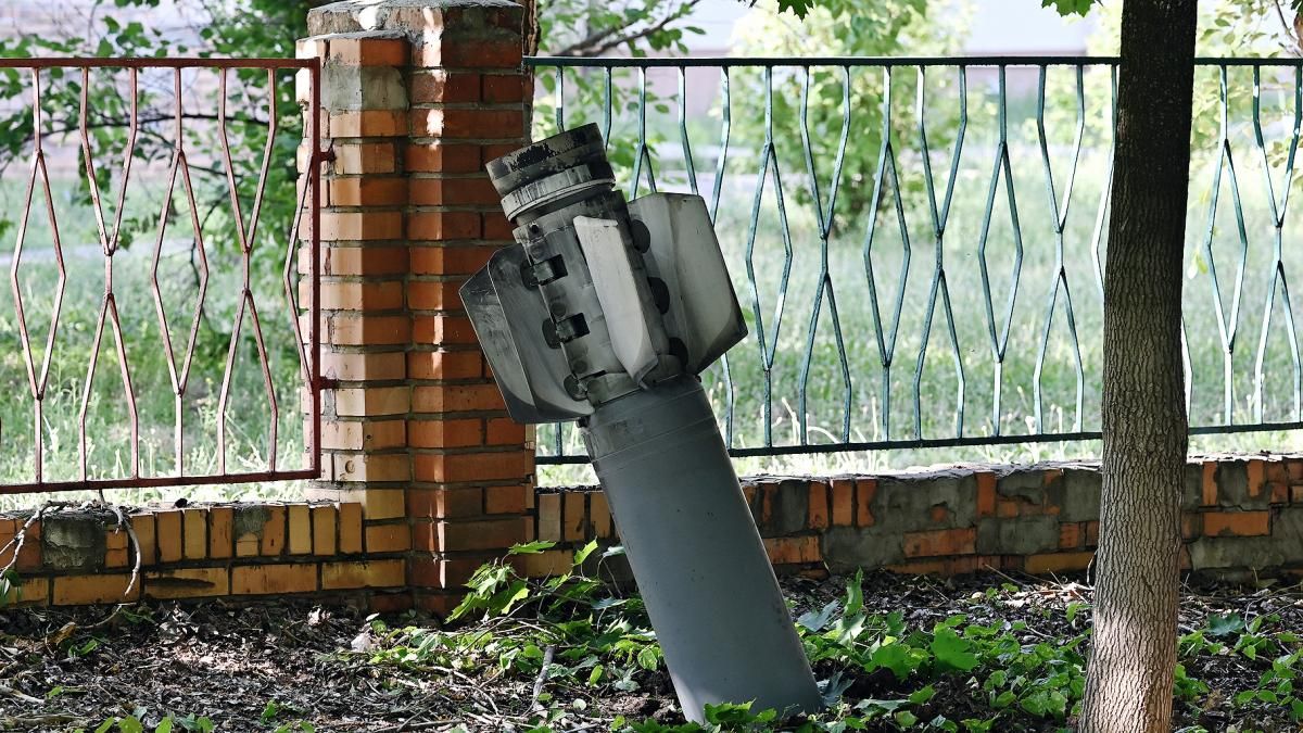 Las bombas racimo fueron prohibidas por más de 110 países. Las bombas racimo fueron prohibidas por más de 110 países.
