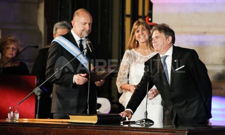 Por Twitter, el ministro de Cultura, Jorge Llonch, desestimó las versiones de renuncia luego de la aparición de versiones periodísticas que señalan anomalías en el proceso de vacunación. Por Twitter, el ministro de Cultura, Jorge Llonch, desestimó las versiones de renuncia luego de la aparición de versiones periodísticas que señalan anomalías en el proceso de vacunación.