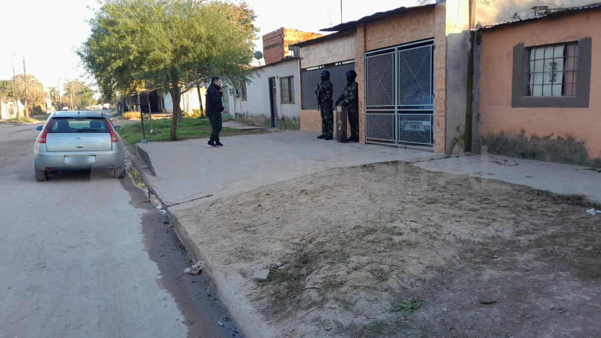 Los allanamientos se llevaron a cabo en tres viviendas de la ciudad de Santa Fe. Los allanamientos se llevaron a cabo en tres viviendas de la ciudad de Santa Fe.