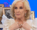 Mirtha Legrand regresó a la conducción de su programa tras superar un problema respiratorio. Mirtha Legrand regresó a la conducción de su programa tras superar un problema respiratorio.
