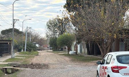 Vecinos de barrio Santa Marta reclamaron ante el móvil de AIRE por la inseguridad que sufren a diario. Vecinos de barrio Santa Marta reclamaron ante el móvil de AIRE por la inseguridad que sufren a diario.