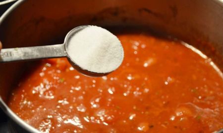Incorporar bicarbonato en las salsas mejora su textura, haciéndolas más cremosas. Incorporar bicarbonato en las salsas mejora su textura, haciéndolas más cremosas.