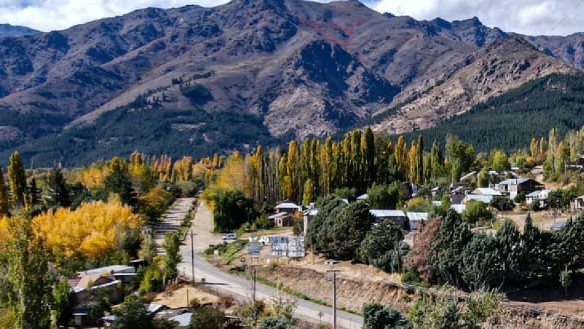 Este pueblo escondido en la Cordillera del Viento combina vegetación abundante y mucha tranquilidad. Este pueblo escondido en la Cordillera del Viento combina vegetación abundante y mucha tranquilidad.