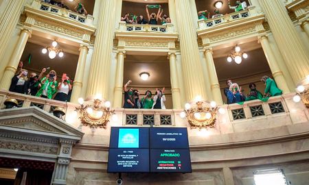 Aire de Santa Fe | aprobación-aborto-senado-edit.jpg