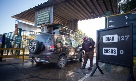 Al Mercado llegan camiones desde Brasil, Chile, Bolivia y el interior de Argentina, la circulación promedio ronda las 3000 personas los días lunes y jueves. Al Mercado llegan camiones desde Brasil, Chile, Bolivia y el interior de Argentina, la circulación promedio ronda las 3000 personas los días lunes y jueves.