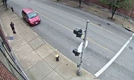 Mujer sufrió un paro cardíaco en la calle y un hombre le robo el celular. Mujer sufrió un paro cardíaco en la calle y un hombre le robo el celular.