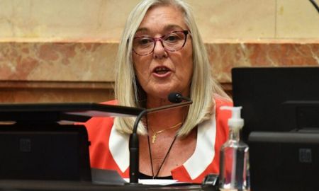 La legisladora de la UCR que integra el bloque Cambio Federal rechazó el decreto presidencial y los mensajes intimidatorios se intensificaron. La legisladora de la UCR que integra el bloque Cambio Federal rechazó el decreto presidencial y los mensajes intimidatorios se intensificaron.