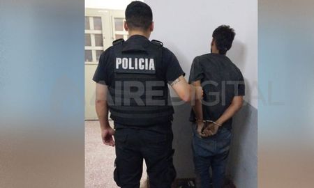 Un hombre detenido por intentar robar una moto de la puerta de una subcomisaría. Un hombre detenido por intentar robar una moto de la puerta de una subcomisaría.
