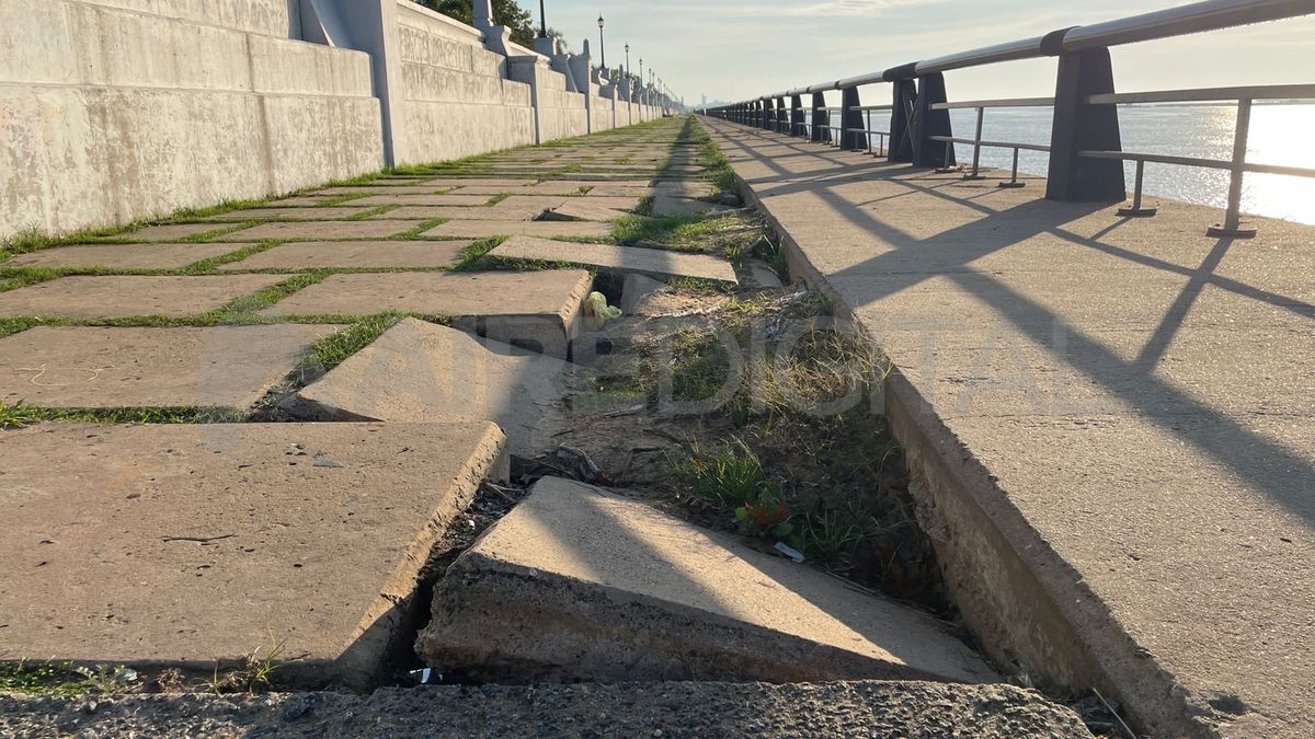 Los socavones se multiplican en el veredón que bordea la Setúbal en la costanera Oeste de Santa Fe. Los socavones se multiplican en el veredón que bordea la Setúbal en la costanera Oeste de Santa Fe.