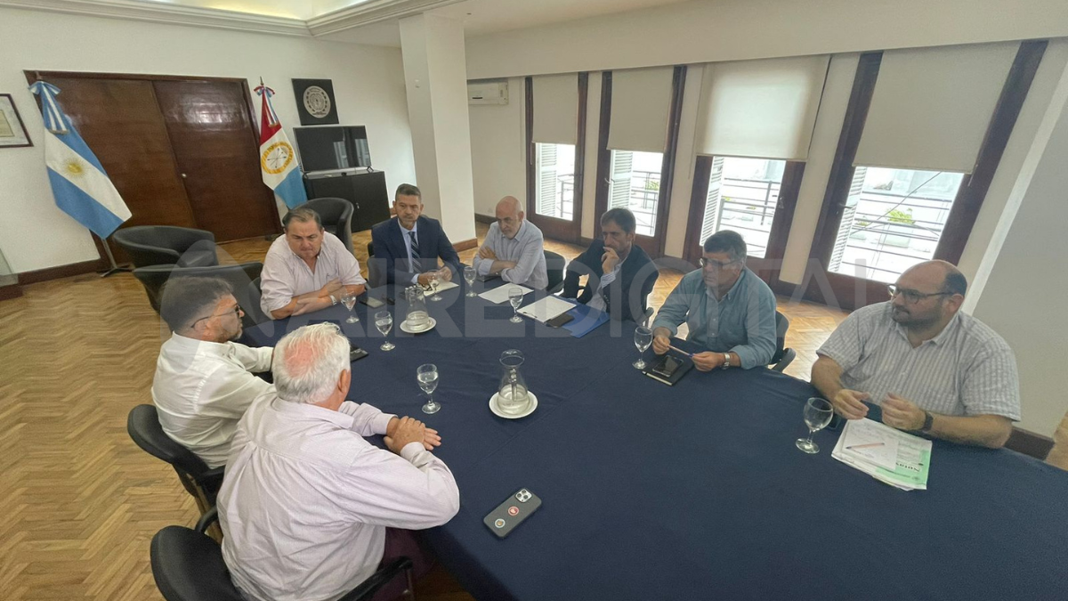 Una de las reuniones de la Municipalidad de Santa Fe por la crisis del transporte. Una de las reuniones de la Municipalidad de Santa Fe por la crisis del transporte.