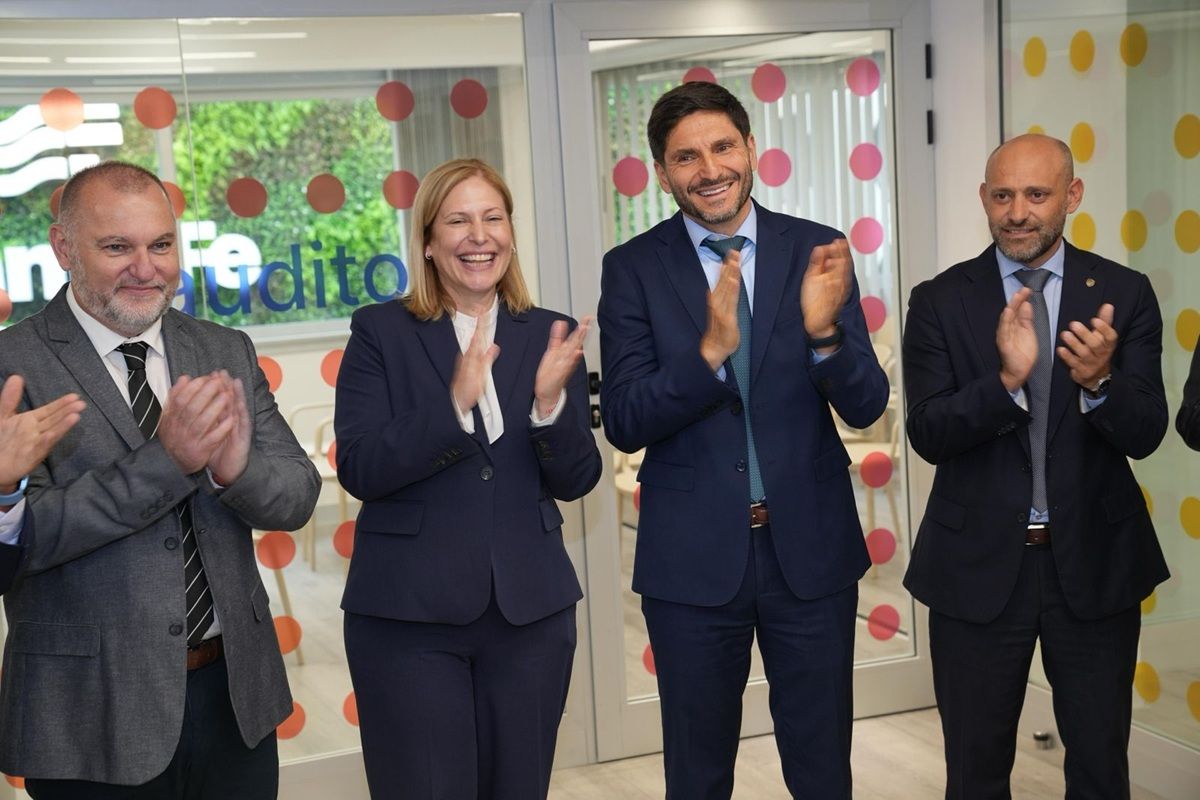 El nuevo espacio, de 450 metros cuadrados, funcionará como centro de reuniones, coworking y promoción para empresas, pymes y emprendedores santafesinos en la capital del país. El nuevo espacio, de 450 metros cuadrados, funcionará como centro de reuniones, coworking y promoción para empresas, pymes y emprendedores santafesinos en la capital del país.