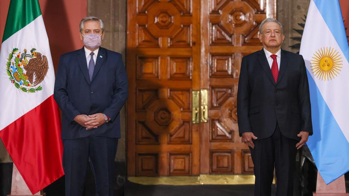 López Obrador afirmó que, "a partir de abril, cuando se termine todo el trámite para constatar la calidad de la vacuna", se va "a disponer de millones de dosis para América Latina", en referencia a la de Oxford-AstraZeneca que producen Argentina y México.