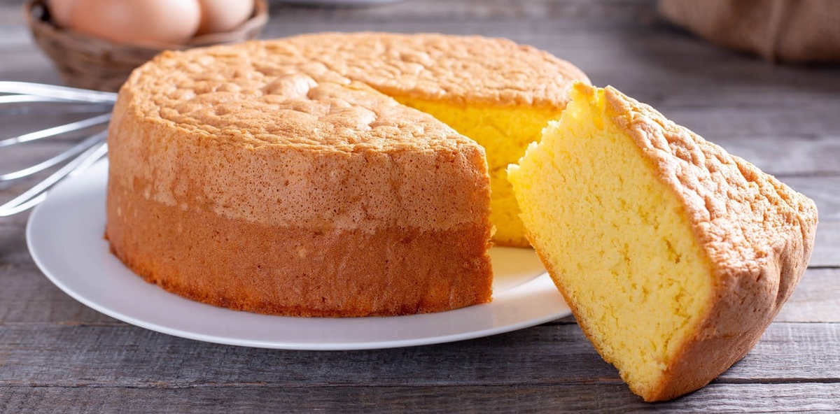 Cómo hacer un clásico bizcochuelo: la receta de Claudia Villafañe