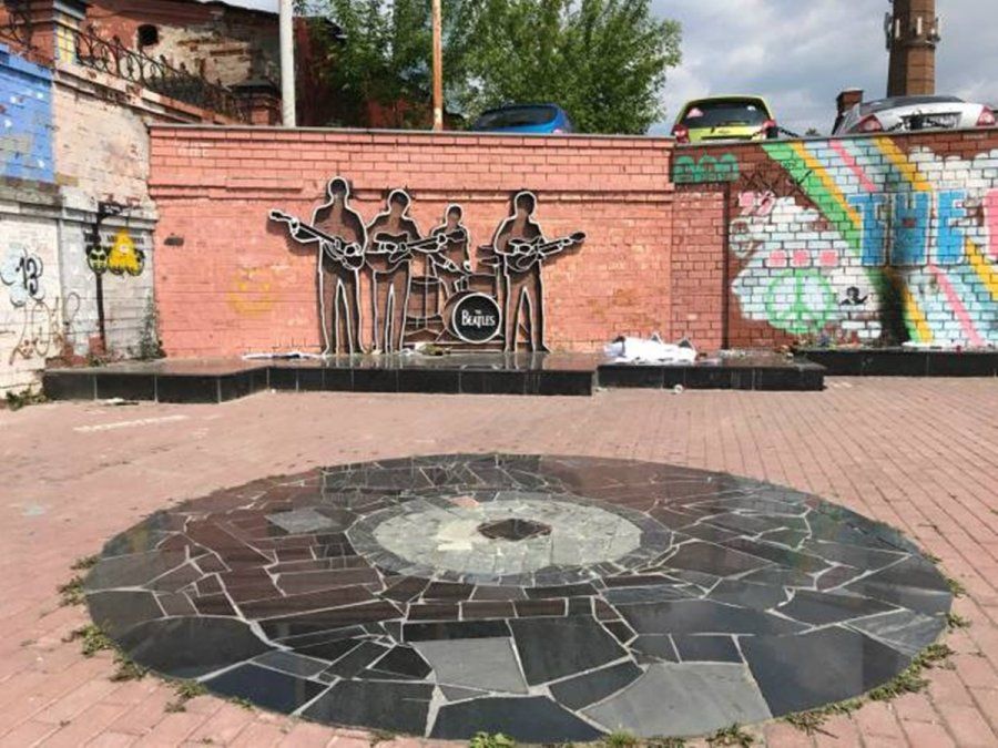 Una escultura en homenaje a los Beatles fue inaugurada en el 2009 en la ciudad de Ekaterimburgo