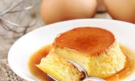 El flan con caramelo dorado y textura suave, ideal para cualquier sobremesa. El flan con caramelo dorado y textura suave, ideal para cualquier sobremesa.
