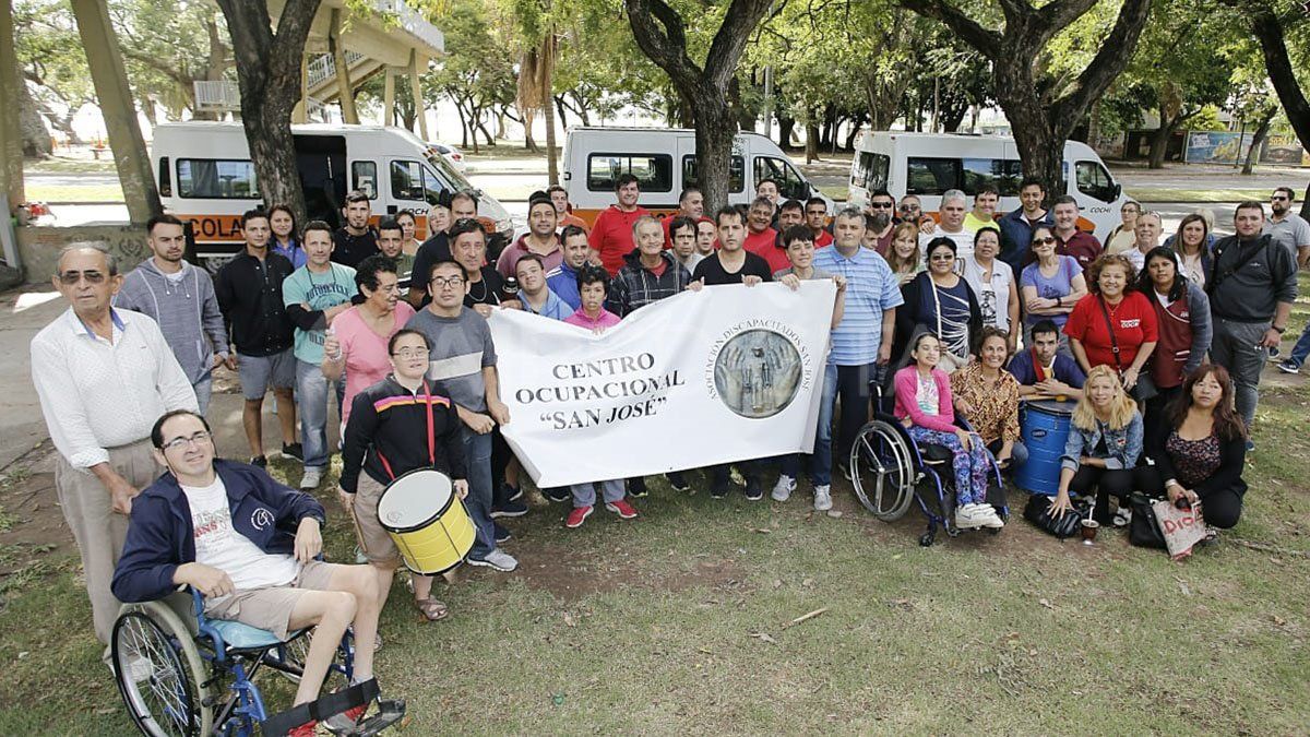 Transportistas de personas con discapacidad y damnificados reclamaron este martes