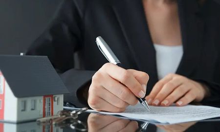 El seguro de caución resulta un instrumento muy sólido, ya que la aseguradora verifica la solvencia y capacidad de pago del inquilino. El seguro de caución resulta un instrumento muy sólido, ya que la aseguradora verifica la solvencia y capacidad de pago del inquilino.