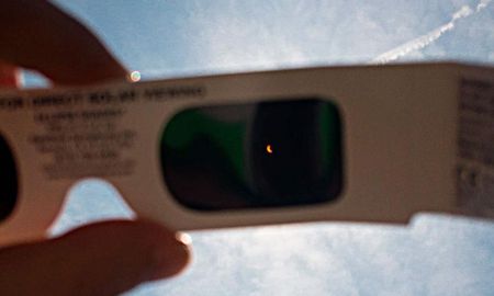 El sol se eclipsará en un 63% visto desde la ciudad de Santa Fe. El sol se eclipsará en un 63% visto desde la ciudad de Santa Fe.
