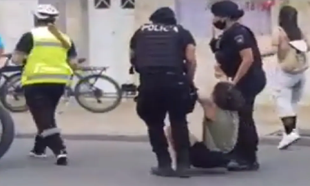 Incidentes entre la policía y un grupo de skaters durante una protesta en Mendoza Incidentes entre la policía y un grupo de skaters durante una protesta en Mendoza