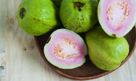 MasterChef: conocé la guayaba, la exótica fruta que casi le rompe un diente a Germán Martitegui MasterChef: conocé la guayaba, la exótica fruta que casi le rompe un diente a Germán Martitegui