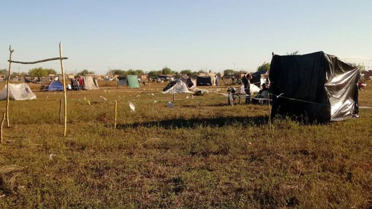 En los fundamentos del proyecto, Paoletti expresa que &ldquo;en los &uacute;ltimos d&iacute;as el intendente Vallejos hizo manifestaciones p&uacute;blicas refiri&eacute;ndose al problema de usurpaciones que atraviesa nuestra ciudad de Reconquista. En una de ellas se refiri&oacute; espec&iacute;ficamente que personas pertenecientes a otros sectores pol&iacute;ticos estar&iacute;an detr&aacute;s de la organizaci&oacute;n de dichas ocupaciones ilegales&rdquo;.