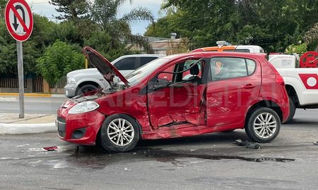 El Fiat Palio fue impactado fuertemente del lado del conductor. El Fiat Palio fue impactado fuertemente del lado del conductor.