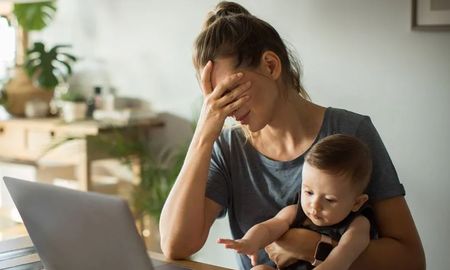 Por lo general, las madres sienten culpa de pedir esta especie de compensación por las horas que dedican al cuidado de los hijos. Por lo general, las madres sienten culpa de pedir esta especie de compensación por las horas que dedican al cuidado de los hijos.