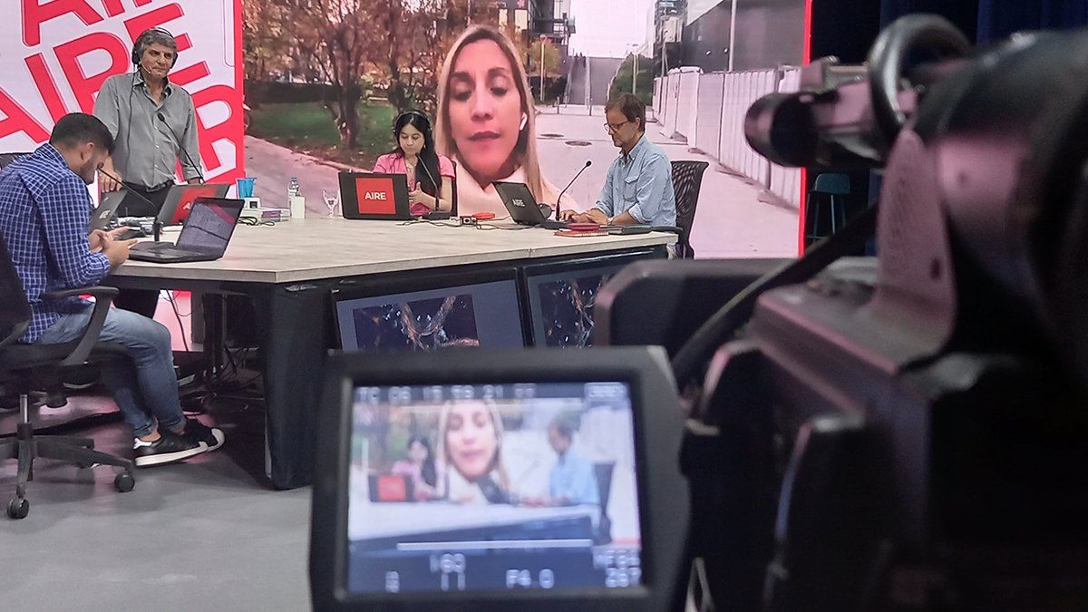 "A partir del 1 de diciembre, van a empezar a poner una tercera dosis a las personas entre 40 y 60 años", dijo Priano.