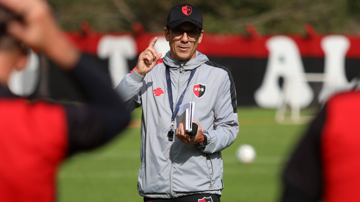 Mauricio Larriera deja de ser entrenador de Newells Old Boys de Rosario.