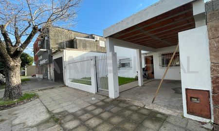 Barrio Mariano Comas: le robaron el portón del frente de la vivienda. Barrio Mariano Comas: le robaron el portón del frente de la vivienda.