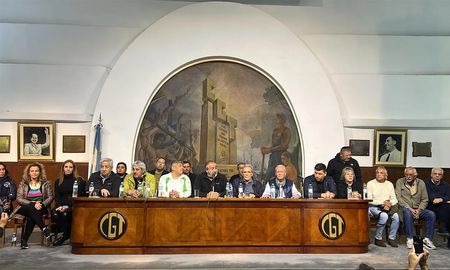 La CGT presentará los resultados del diálogo mantenido con funcionarios del Gobierno para la modificación de algunos artículos de la reforma laboral incluida en la Ley Bases. La CGT presentará los resultados del diálogo mantenido con funcionarios del Gobierno para la modificación de algunos artículos de la reforma laboral incluida en la Ley Bases.