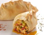 Todos los detalles para hacer empanadas de pollo de la mano de Maru Botana. Todos los detalles para hacer empanadas de pollo de la mano de Maru Botana.