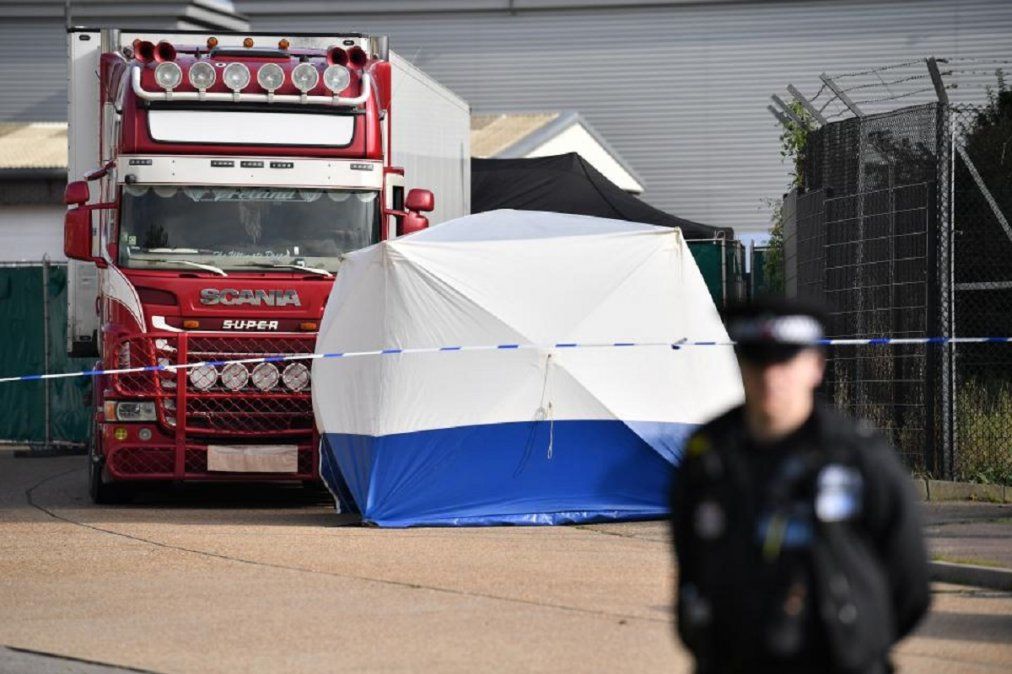 Condenas de hasta 27 años a los responsables de matar dentro de un camión a 39 migrantes en Londres.