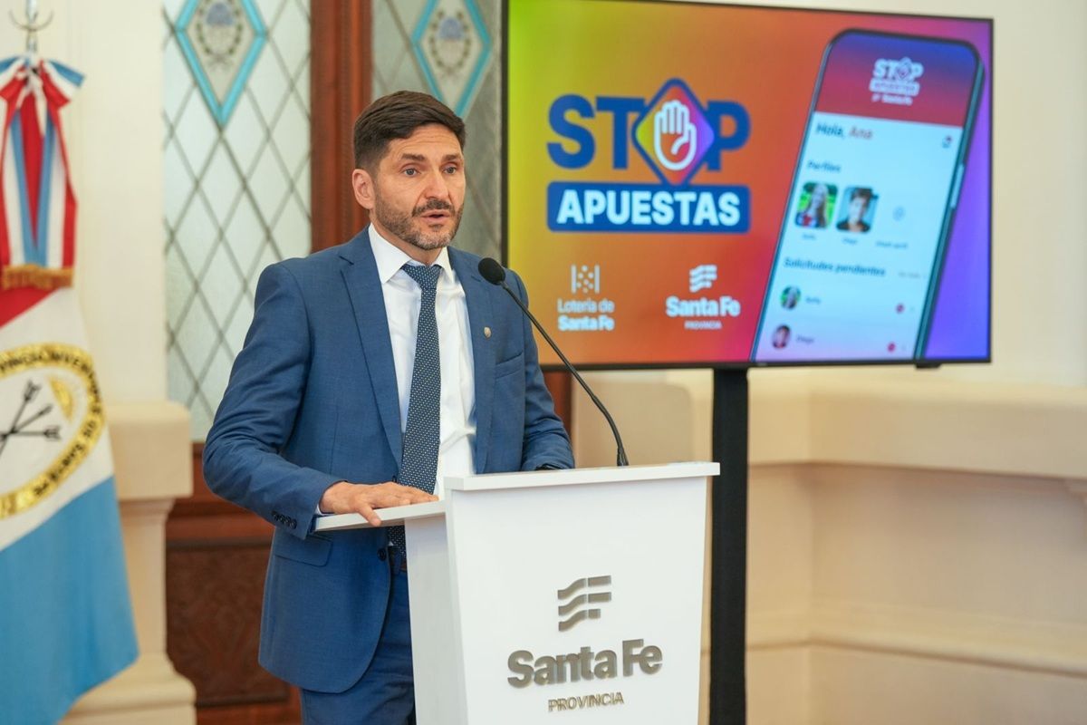 El gobernador de Santa Fe, Maximiliano Pullaro, presentó este lunes una aplicación orientada a prevenir el acceso de menores a sitios de apuestas ilegales, contenidos digitales no seguros y plataformas que promueven la violencia.